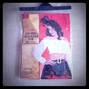3/$20 🔥 Pirate costume top includes sword & hook.